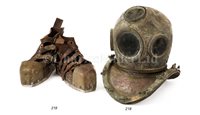 Lot 218 - A LATE 19TH-EARLY 20TH-CENTURY 12-BOLT DIVING...