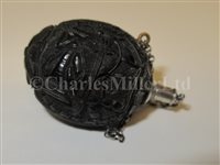 Lot 71 - AN EARLY 19TH CENTURY MINIATURE SAILORWORK CARVED NUT