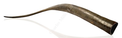 Lot 136 - AN UNUSUAL SCRIMSHAW DECORATED COW HORN BY CHARLES WOOD, CIRCA 1860