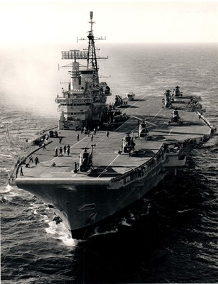 Lot 127 - AN ARCHIVE OF US AND ROYAL NAVY PHOTOGRAPHS