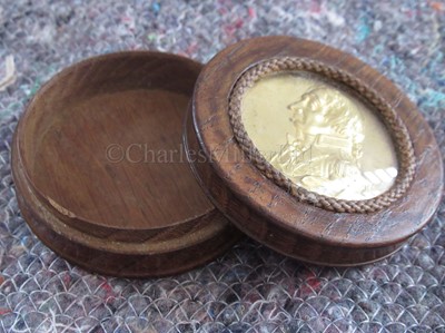 Lot 69 - A SNUFF BOX MADE FROM VICTORY OAK, CIRCA 1810