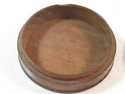 Lot 69 - A SNUFF BOX MADE FROM VICTORY OAK, CIRCA 1810