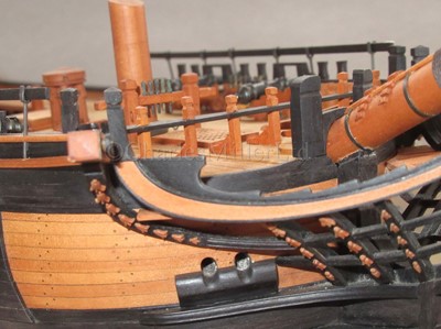Lot 43 - A FINELY BUILT AND  CARVED 1:72 SCALE NAVY BOARD STYLE OF 44-GUN SWEDISH HEAVY FRIGATE VENUS [1783]