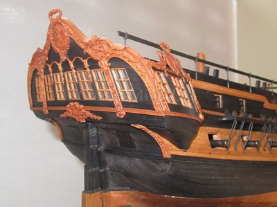 Lot 43 - A FINELY BUILT AND  CARVED 1:72 SCALE NAVY BOARD STYLE OF 44-GUN SWEDISH HEAVY FRIGATE VENUS [1783]