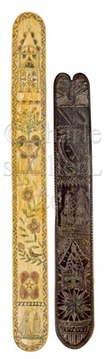 Lot 107 - Ø AN AMERICAN SCRIMSHAW DECORATED SAILORWORK BALEEN STAY BUSK, CIRCA 1842