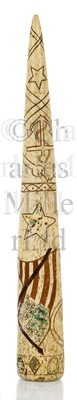 Lot 118 - Ø A 19TH CENTURY SCRIMSHAW DECORATED SAILORWORK WHALEBONE FID