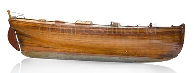 Lot 39 - AN ATTRACTIVE GAFF-RIGGED POND YACHT, CIRCA 1910