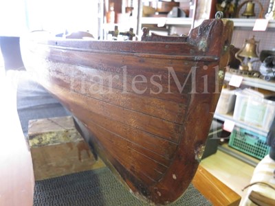 Lot 39 - AN ATTRACTIVE GAFF-RIGGED POND YACHT, CIRCA 1910