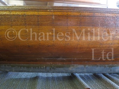 Lot 39 - AN ATTRACTIVE GAFF-RIGGED POND YACHT, CIRCA 1910