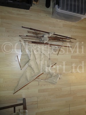Lot 39 - AN ATTRACTIVE GAFF-RIGGED POND YACHT, CIRCA 1910