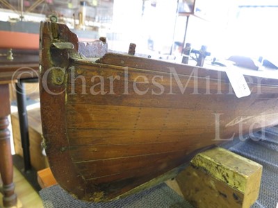 Lot 39 - AN ATTRACTIVE GAFF-RIGGED POND YACHT, CIRCA 1910