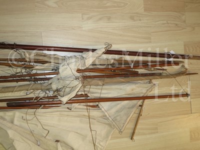 Lot 39 - AN ATTRACTIVE GAFF-RIGGED POND YACHT, CIRCA 1910