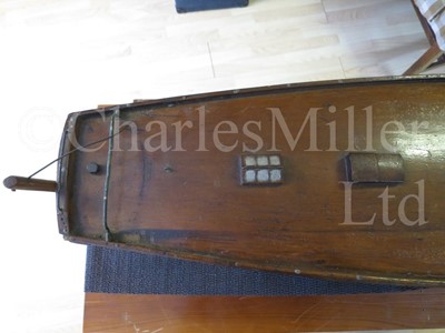 Lot 39 - AN ATTRACTIVE GAFF-RIGGED POND YACHT, CIRCA 1910