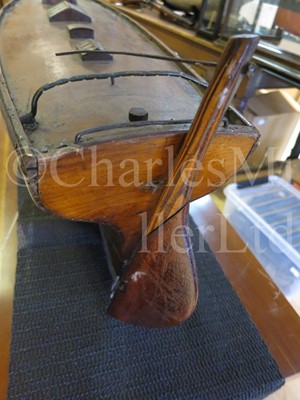 Lot 39 - AN ATTRACTIVE GAFF-RIGGED POND YACHT, CIRCA 1910