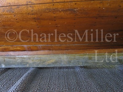 Lot 39 - AN ATTRACTIVE GAFF-RIGGED POND YACHT, CIRCA 1910