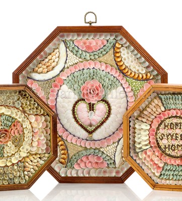 Lot 76 - A 19TH CENTURY BARBADOS SINGLE SHELLWORK VALENTINE
