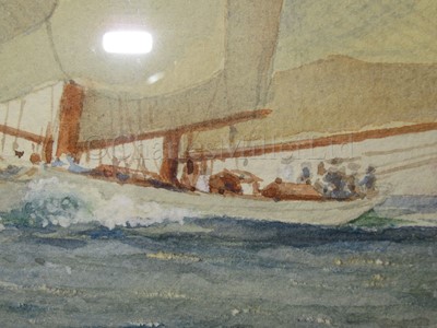 Lot 38 - HERBERT WALTER OAKE (BRITISH, 1888-1938) : ‘Susanne’ racing off Cowes