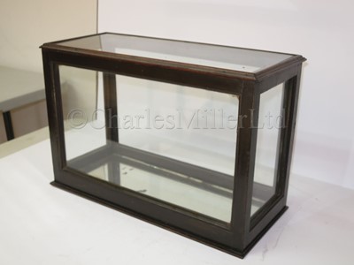 Lot 7 - A 19TH CENTURY SHIP MODEL DISPLAY CASE
