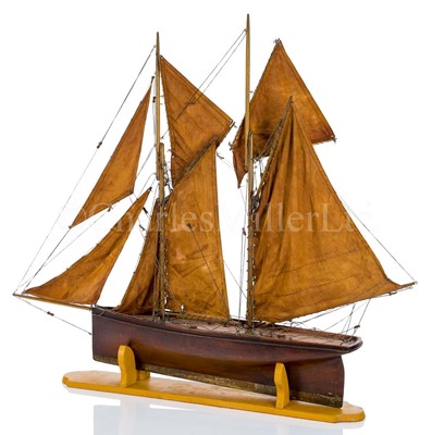 Lot 10 - A STRAIGHT LINE POND YACHT, CIRCA 1890