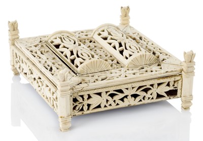 Lot 192 - AN ATTRACTIVE NAPOLEONIC PRISONER OF WAR BONE GAMES COFFER
