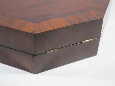 Lot 19 - A FINELY CASED BERMUDAN SHELLWORK SAILOR'S VALENTINE, MID 19TH CENTURY