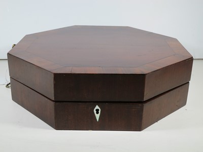 Lot 19 - A FINELY CASED BERMUDAN SHELLWORK SAILOR'S VALENTINE, MID 19TH CENTURY