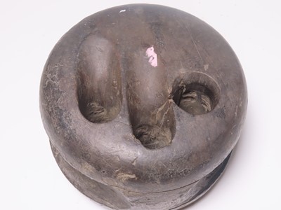 Lot 10 - A LIGNUM VITAE DEADEYE, PROBABLY 18TH CENTURY