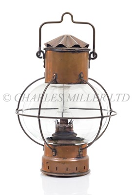 Lot 95 - A 19TH CENTURY SHIP'S SALOON OIL LAMP