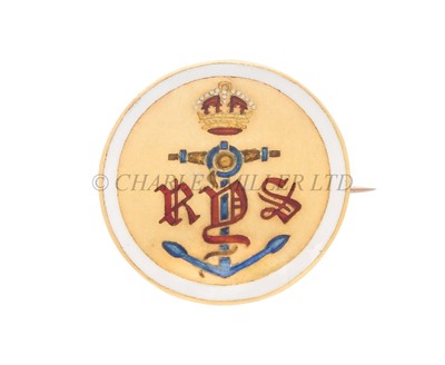 Lot 46 - A GOLD AND ENAMEL ASSOCIATE MEMBER LADIES BROOCH FROM THE ROYAL YACHT SQUADRON, CIRCA 1937