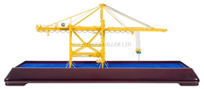 Lot 97 - A DETAILED CONTEMPORARY MODEL OF A DUBAI PORTS CONTAINER CRANE