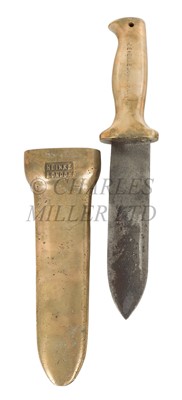 Lot 217 - A REPRODUCTION DIVER'S KNIFE AFTER C. E. HEINKE & CO. LTD, LONDON