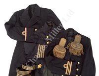 Lot 114 - A QUANTITY OF 20TH CENTURY ROYAL NAVAL DRESS...