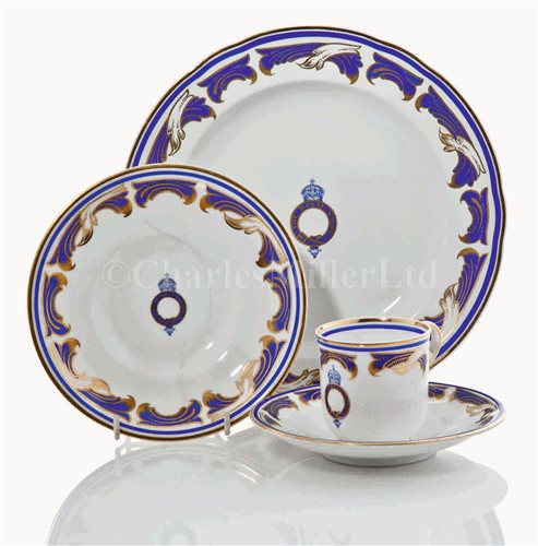 Lot 76 - FOUR ITEMS OF BLUE AND WHITE WARE FROM THE...