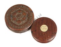 Lot 76 - A GOLD-MOUNTED SNUFF BOX MADE FROM TEMERAIRE...