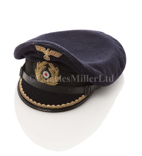 Lot 95 - A WORLD WAR II GERMAN NAVY LIEUTENANT'S PEAKED...