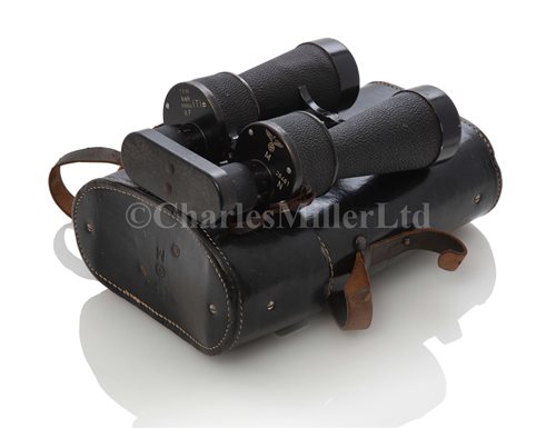 Lot 96 - A FINE PAIR OF 7 x 50 FIXED FOCUS KRIEGSMARINE...