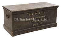 Lot 152 - A RARE SIEBE GORMAN & CO. DIVING EQUIPMENT...