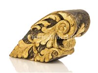 Lot 170 - A CARVED GILTWOOD BILLET HEAD, PROBABLY...