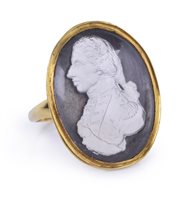 Lot 91 - A COMMEMORATIVE PASTE MEDALLION MOUNTED AS A...