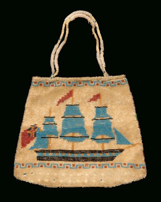 Lot 93 - A 19TH-CENTURY BEADWORK PURSE<br/><br/>depicting a...