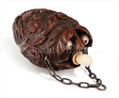 Lot 92 - A FINELY-CARVED SWEETHEARTS 'BUG BEAR'...