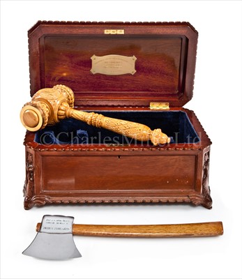 Lot 122 - A DECORATIVE CARVED LAUNCHING MALLET FOR THE...