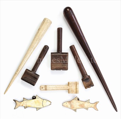 Lot 139 - A LARGE 19TH-CENTURY LIGNUM VITÆ FID<br/>with...